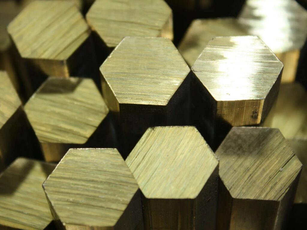 Латунный шестигранник тянутый 95 мм ЛС58-3 ГОСТ 2060-2006